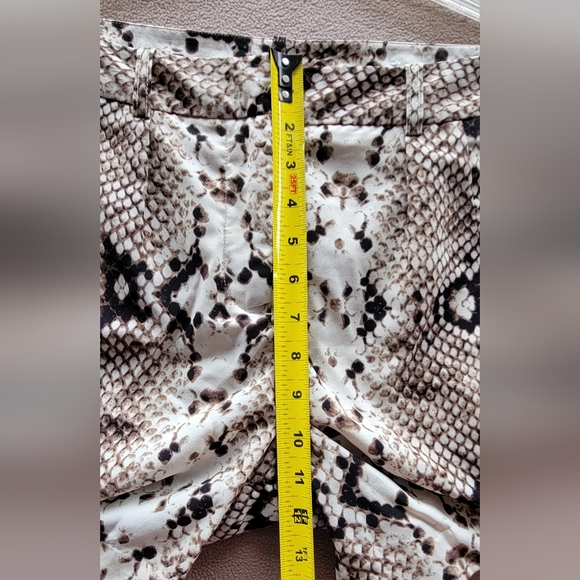 Worthington Women's Snake Print Shorts Size 10 Modern Fit Pre-Owned - Picture 7 of 10